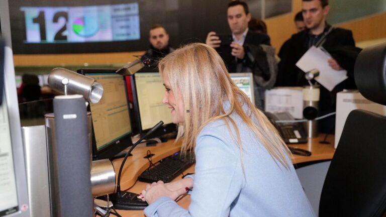 Cristina Cifuentes en el Centro de Emergencias Madrid 112