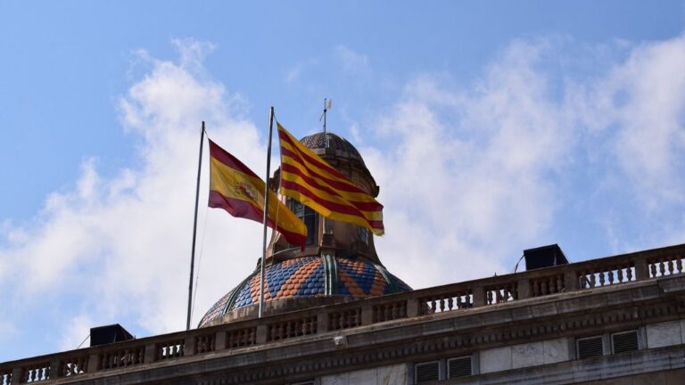 Banderas de España y Cataluña