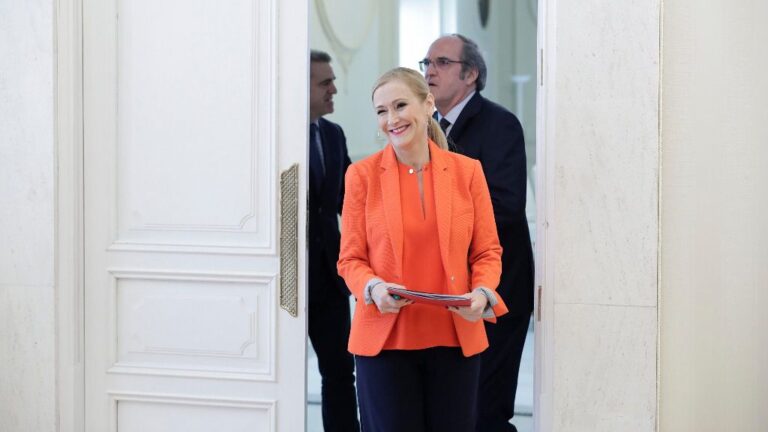 Cristina Cifuentes y Ángel Gabilondo tras la primera reunión por un "gran Pacto de Regeneración Democrática"