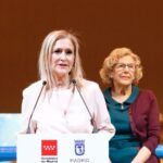 Cristina Cifuentes y Manuela Carmena en Fitur