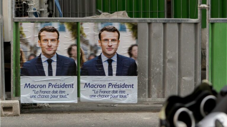 Cartel de Emmanuel Macron, presidente de Francia