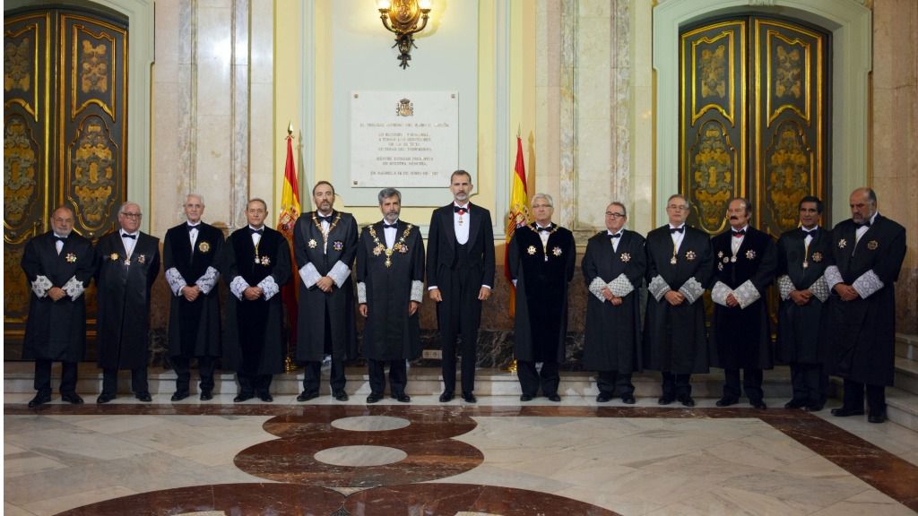 El rey Felipe VI con la Sala de Gobierno del Tribunal Supremo.
