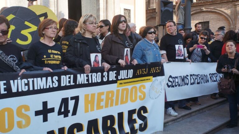 Concentración de víctimas del accidente del metro de Valencia