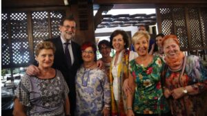 Mariano Rajoy con simpatizantes en Burgos