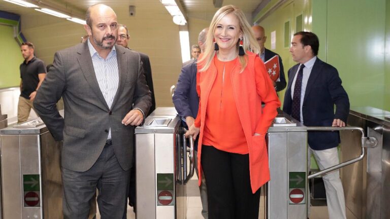 Cristina Cifuentes y el consejero Pedro Rollán