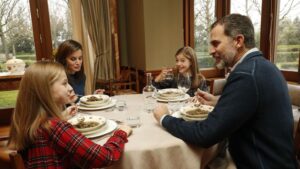 Imagen de un almuerzo de la Familia Real.