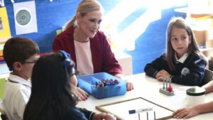 Cristina Cifuentes inaugurando el curso escolar