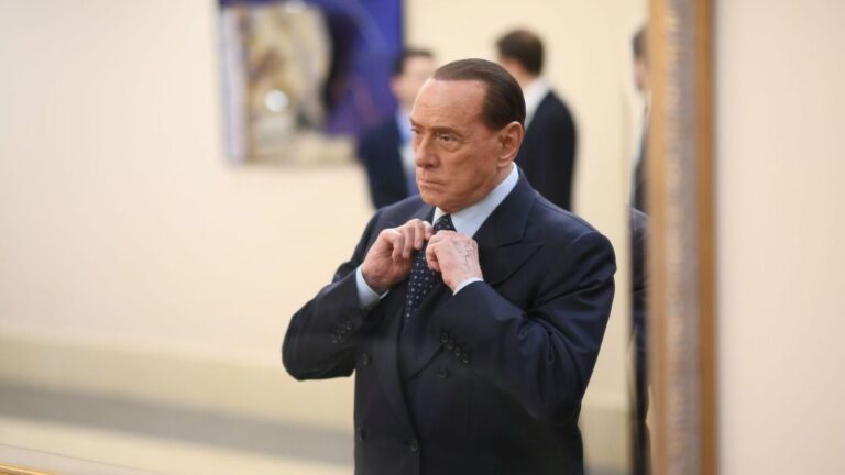 Silvio Berlusconi exprimer ministro de Italia