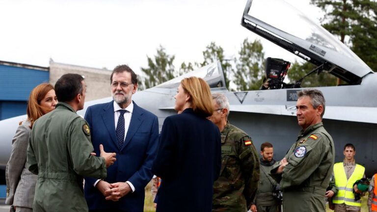 Mariano Rajoy y Maria Dolores de Cospedal ejercito militares