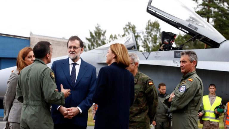 Mariano Rajoy y Maria Dolores de Cospedal ejercito militares