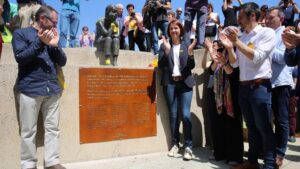 Placa de la plaza U de Octubre