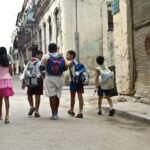 Cuba familia ninos La Habana vieja