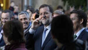 Rajoy hablando por teléfono