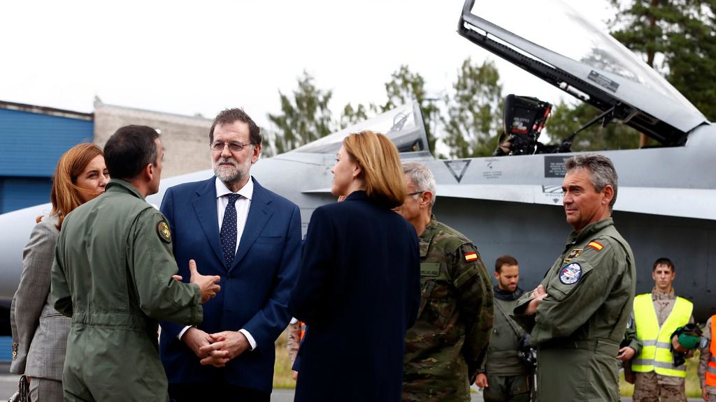 Mariano Rajoy y Maria Dolores de Cospedal ejercito militares