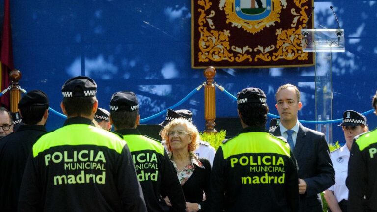 Manuela Carmena en la festividad del patrón de Policía Municipal.