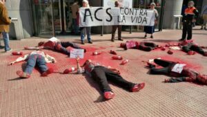 Protesta ante la junta de accionistas de ACS.