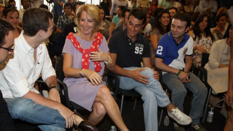 Esperanza Aguirre y Pablo Casado en Escuela de verano de NNGG.