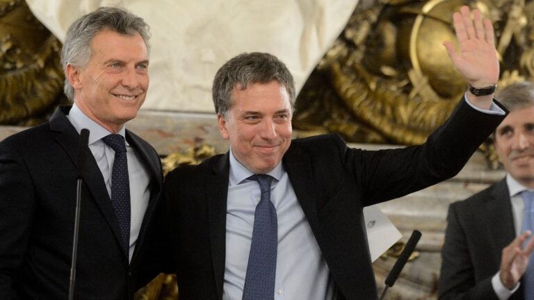 Mauricio Macri, presidente de Argentina y Nicolás Dujovne, ministro de Argentina