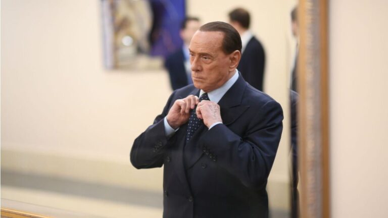 Silvio Berlusconi exprimer ministro de Italia