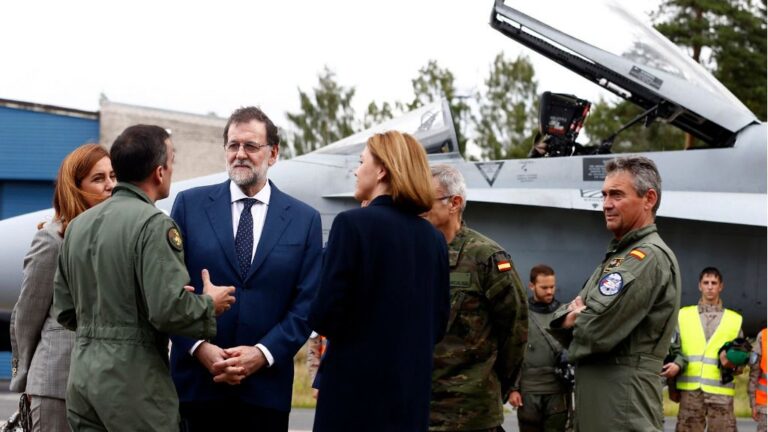 Mariano Rajoy y Maria Dolores de Cospedal ejercito militares