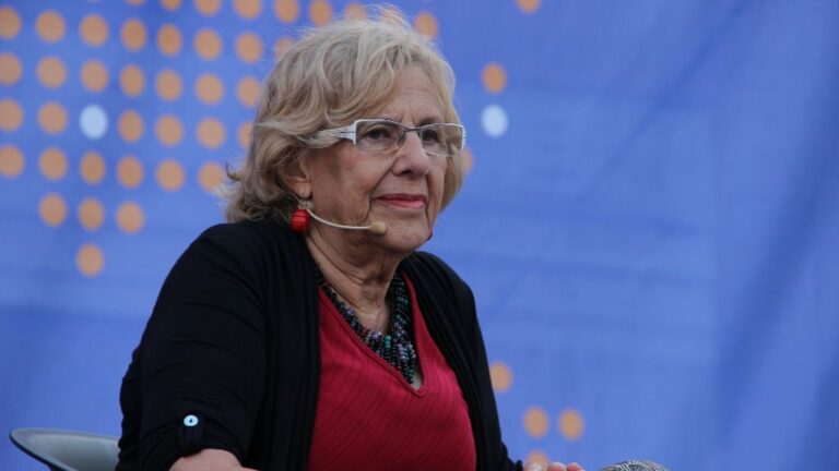 Manuela Carmena, alcaldesa de Madrid con Ada Colau, alcaldesa de Barcelona