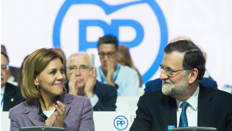 María Dolores de Cospedal junto a Mariano Rajoy