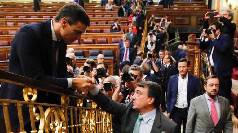 Pedro Sánchez y Aitor Esteban