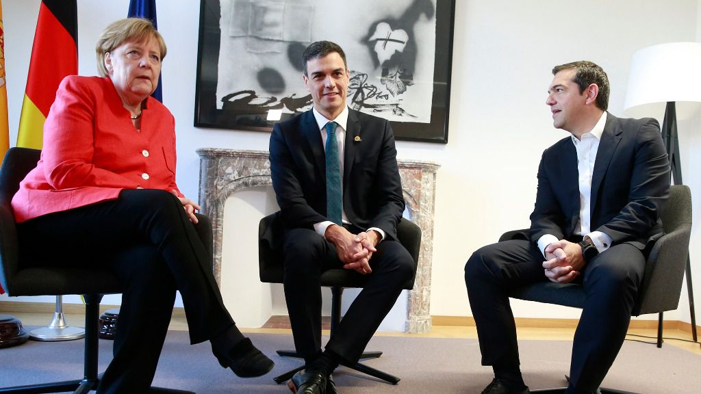 Pedro Sánchez, Angela Merkel y Alexis Tsipras