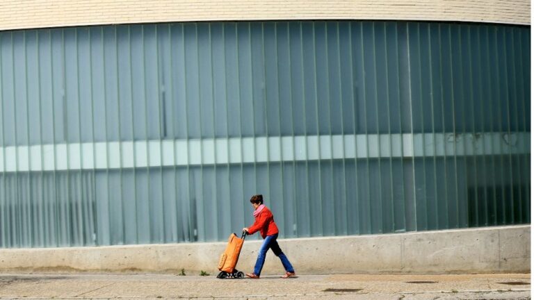 mujer compra ama de casa trabajo empleo