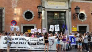 Manifestación frente al Ministerio de Justicia a favor de Juana Rivas