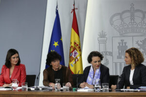María Isabel Celaá, Magdalena Valerio, Meritxell Batet y Carmen Montón