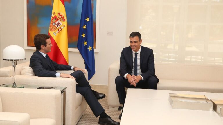 Pedro Sánchez con Pablo Casado