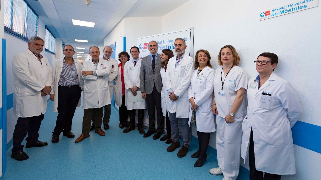 El consejero de Sanidad, Enrique Ruiz Escudero, en el Hospital de Móstoles