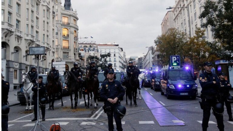 Policía