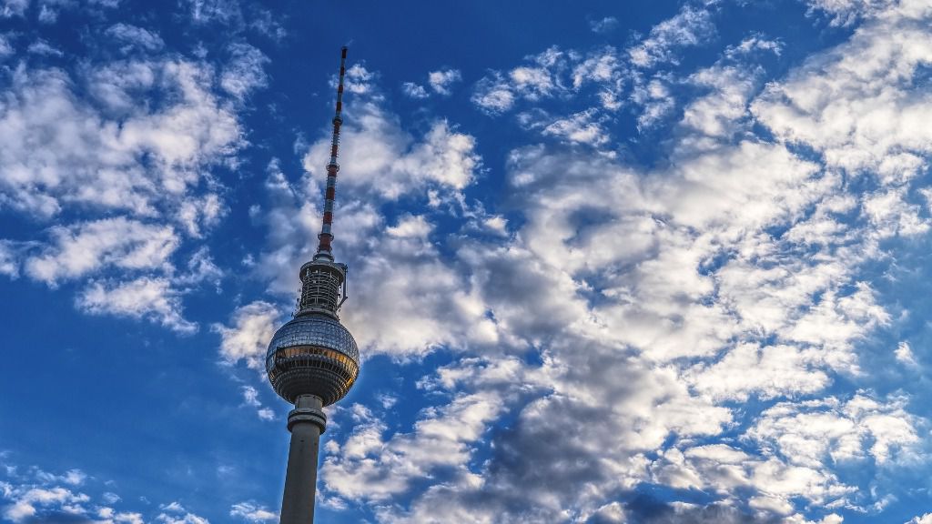 Berlin Alemania Fernsehturm torre televisión