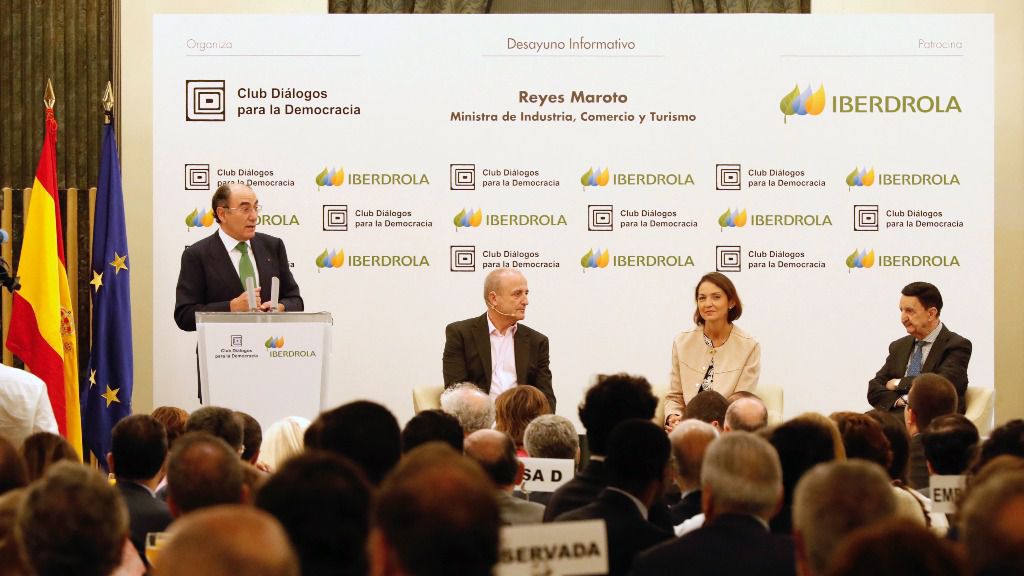 Ignacio Galán, presidente de Iberdrola; Miguel Sebastián, exministro de Industria; Reyes Maroto, ministra de Industria, Comercio y Turismo, y Antonio Gavilanes, presidente del Club Diálogos para la Democracia