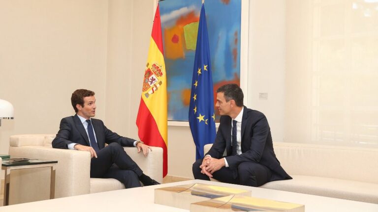 Pedro Sánchez con Pablo Casado