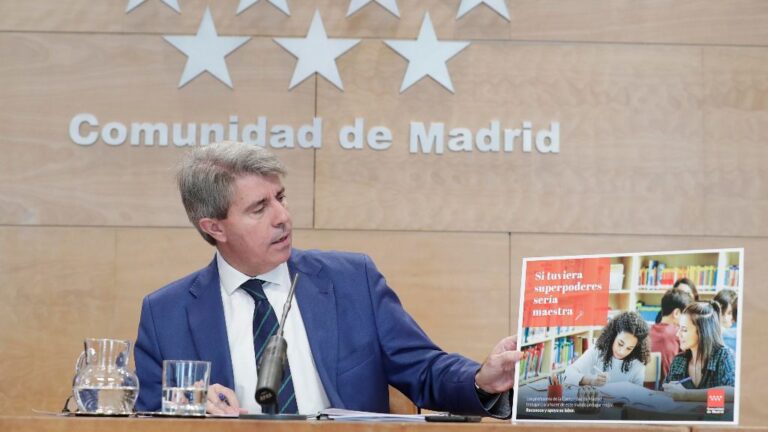 Ángel Garrido presentando la campaña de la Consejería de Educación