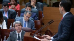 Ángel Garrido e Ignacio Aguado en la Asamblea de Madrid