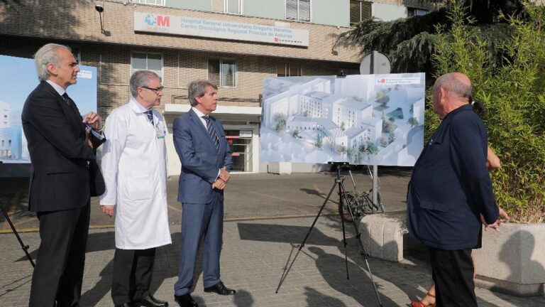 Ángel Garrido anunciando la reforma del Gregorio Marañón