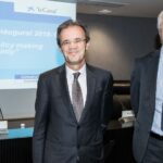 Jordi Gual, presidente de CaixaBank, y Peter Praet, economista jefe del BCE