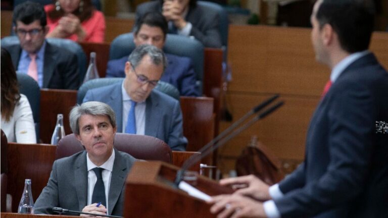 Ángel Garrido e Ignacio Aguado en la Asamblea de Madrid