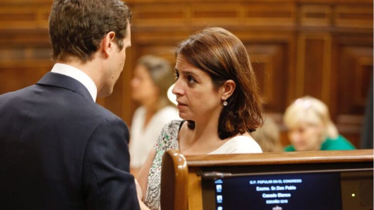 Adriana Lastra y Pablo Casado