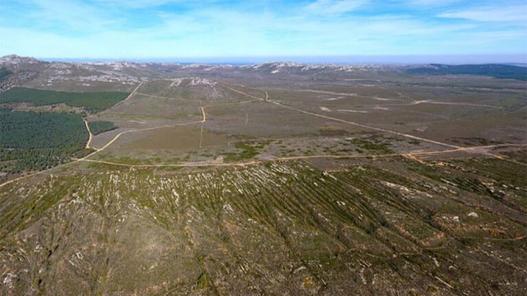 Antiguas minas de oro romanas en Castrocontrigo (León) vistas desde el aire