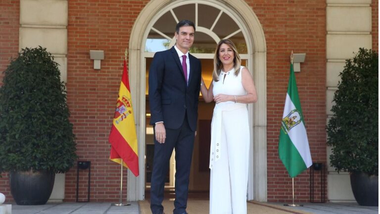 El presidente del Gobierno, Pedro Sánchez, junto a la presidenta de la Junta de Andalucía, Susana Díaz.