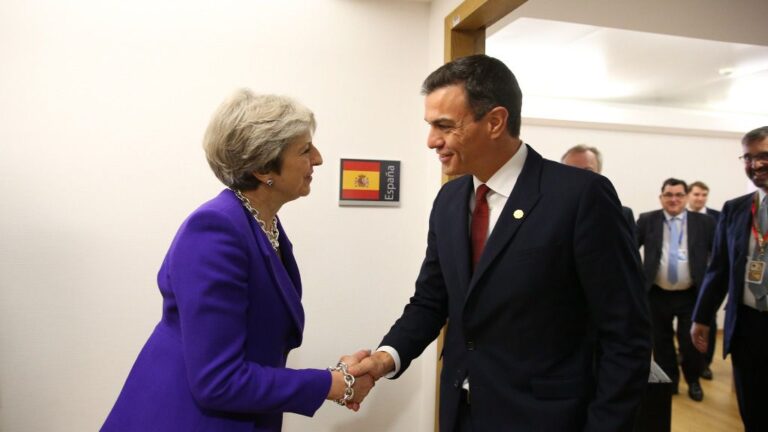 Pedro Sánchez y Theresa May