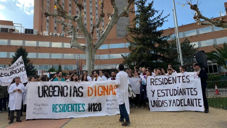 Manifestación de los residentes del Hospital 12 de Octubre