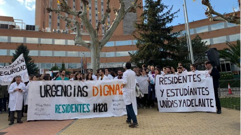 Manifestación de los residentes del Hospital 12 de Octubre