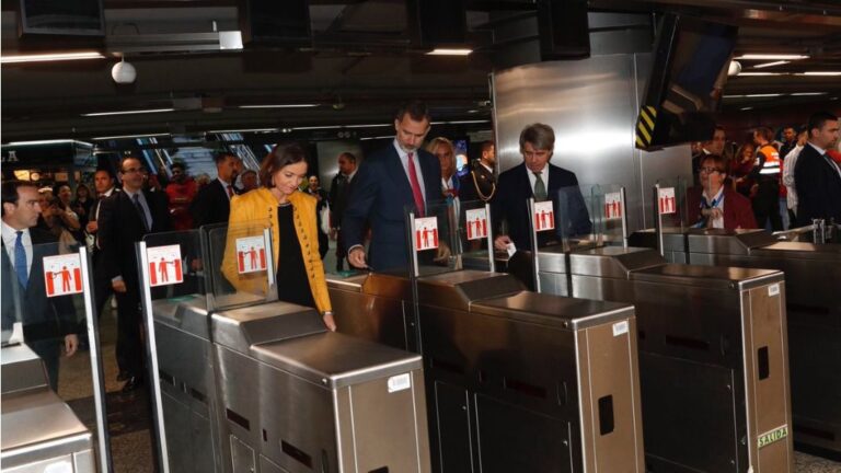 Rey Felipe VI en el Metro de Madrid