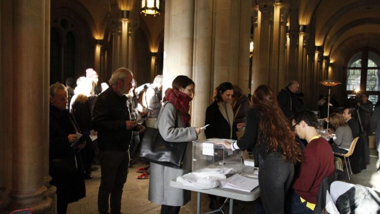 Urna electoral Elecciones en Cataluña